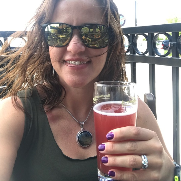 Meet your Posher, Laura - Picture 2 of 4